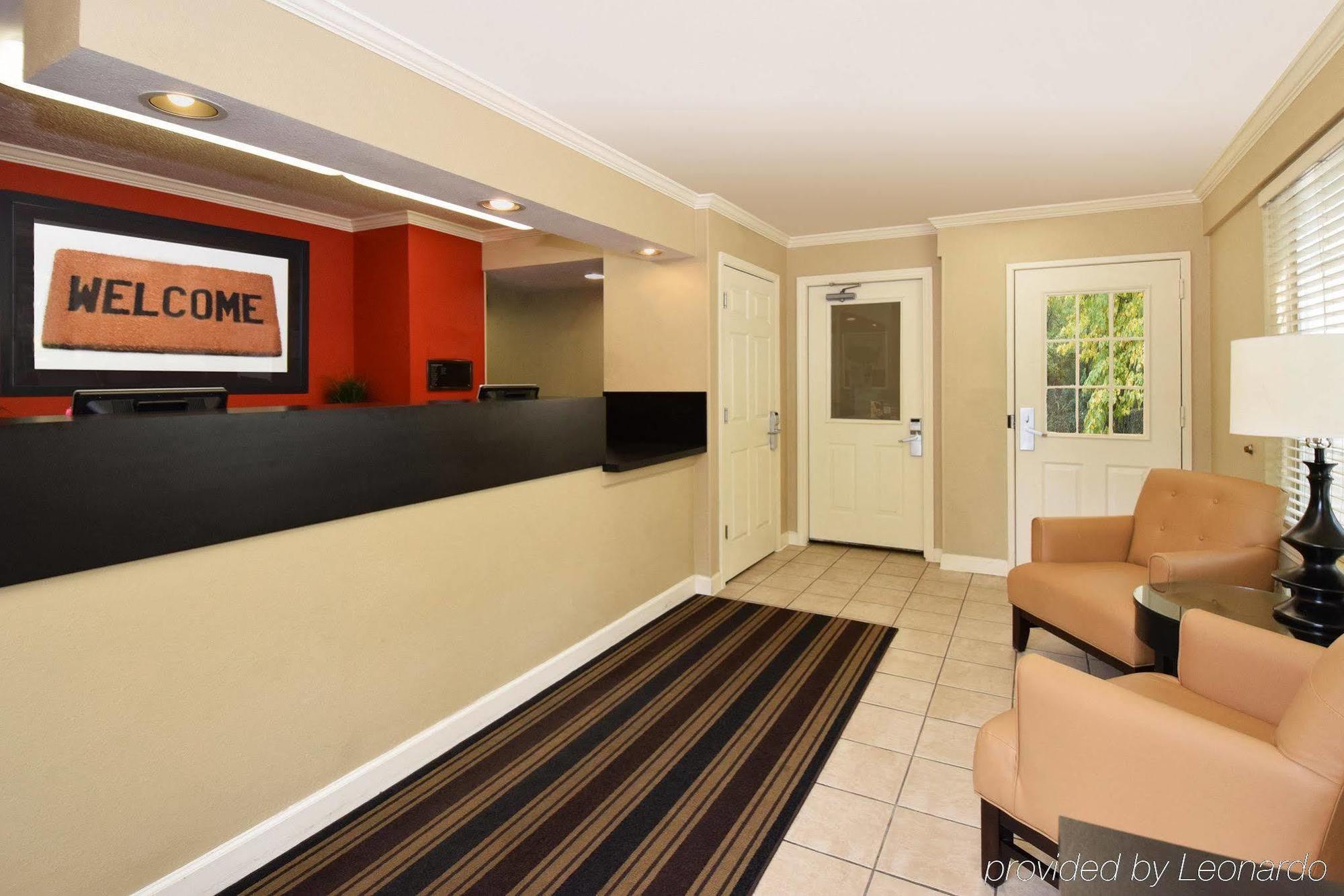 Hotel Hometowne By Red Roof 2*
