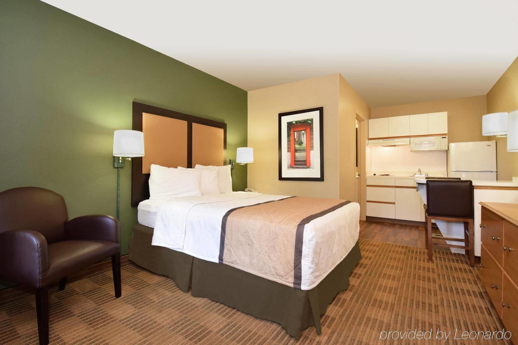 Hometowne By Red Roof Hotel