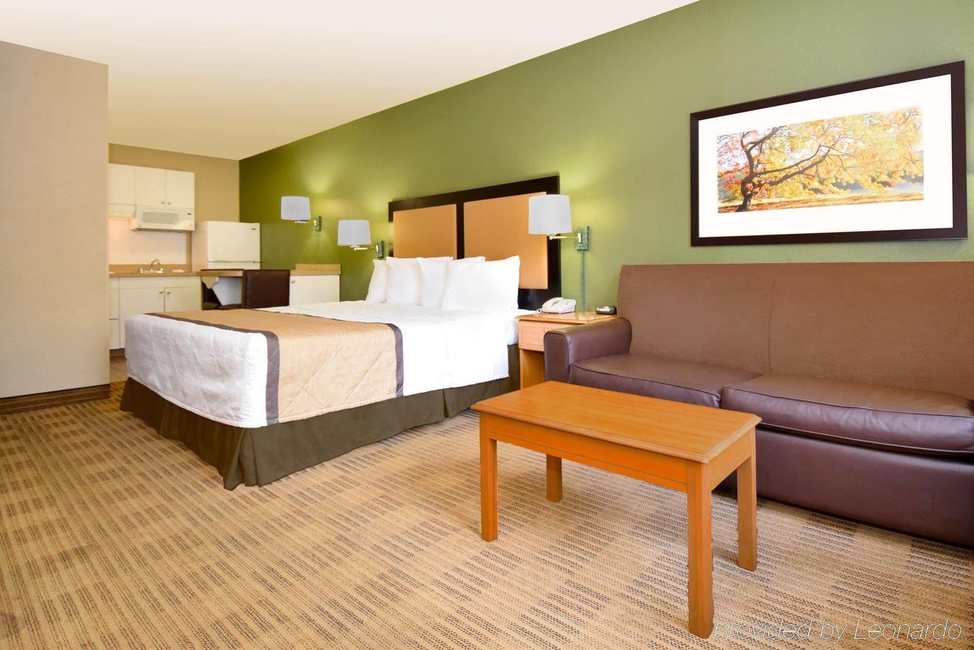 Hometowne By Red Roof Hotel 2*