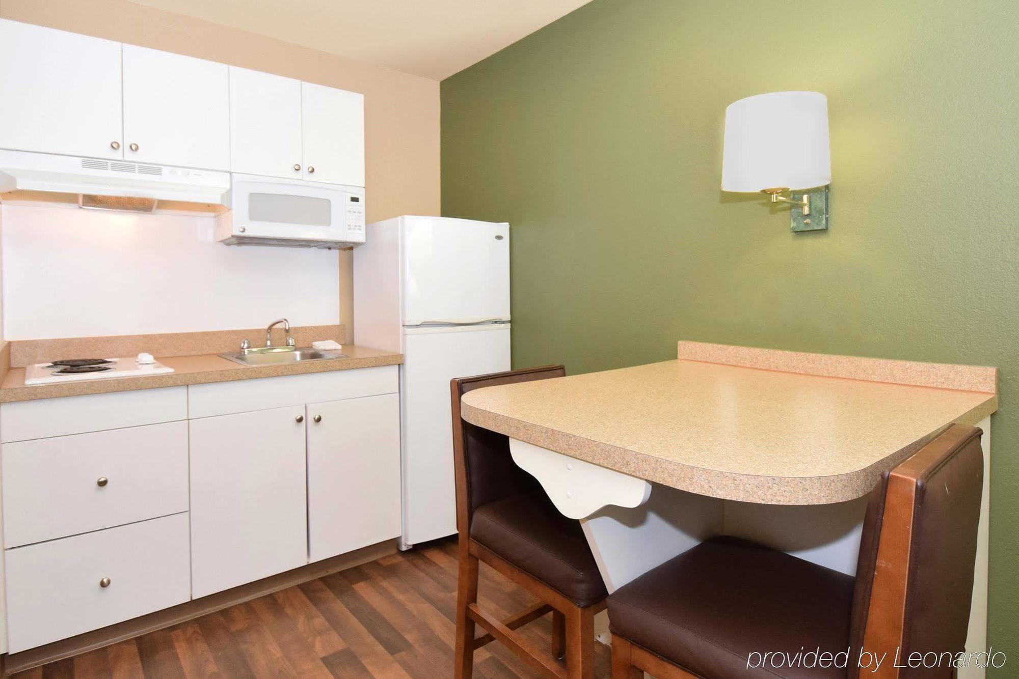Hometowne By Red Roof Hotel Chantilly